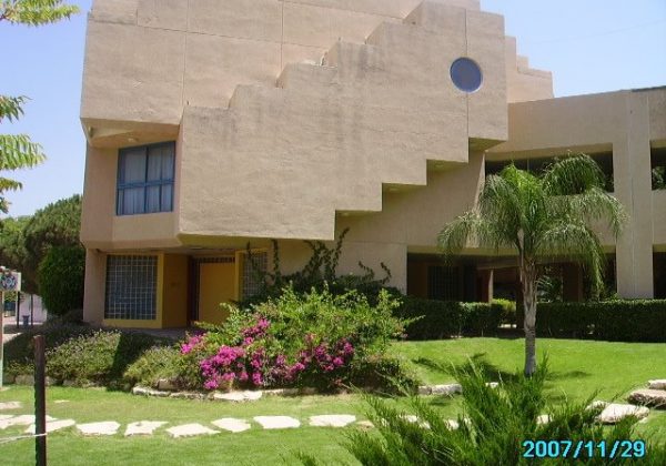 על בית הספר